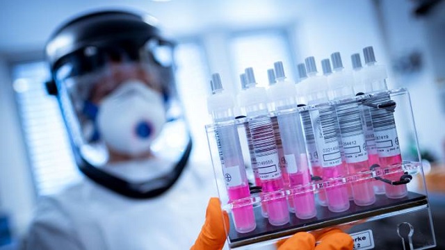 Minsa: Cuatro nuevos laboratorios internacionales realizarán ensayos clínicos de la vacuna contra la COVID-19 en el Perú