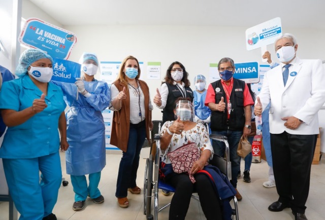 Perú acelera vacunación para poder iniciar este mes la protección de los mayores de 60 años