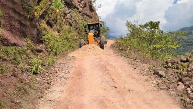 MTC realiza trabajos de atención de emergencias en la carretera La Calzada-Soritor-Selva Alegre-Omia en San Martín y Amazonas