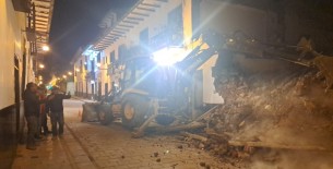 Indignación en Chachapoyas por Ingreso de Maquinaria Pesada al Centro Histórico para Demoler Vivienda