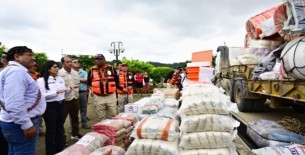 Ministra León coordina entrega de más de 70 t de ayuda humanitaria al Gore Amazonas