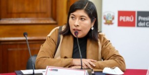 Ministra Betssy Chávez fue censurada por el parlamento
