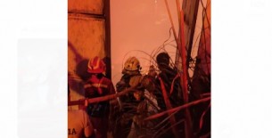 Doble incendio arrasa con viviendas en San Carlos de Murcia; comunidad y bomberos lograron controlar el siniestro