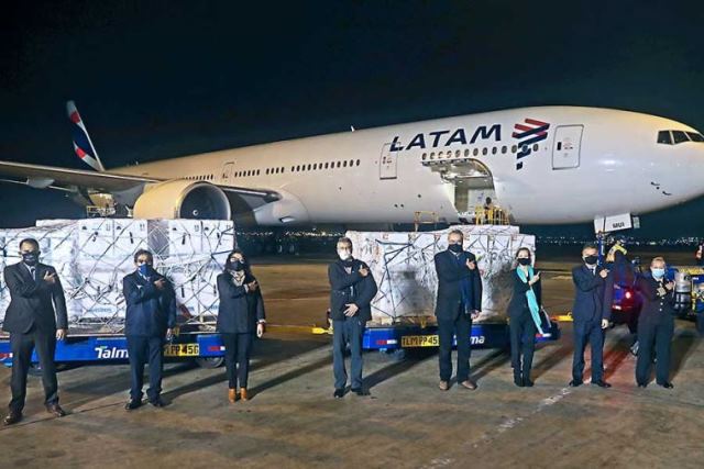 Presidente exhorta a vacunarse y salvar más vidas en el paí­s - Reina ...