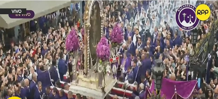 Señor de los Milagros recorre las calles del Centro de Lima en su ...